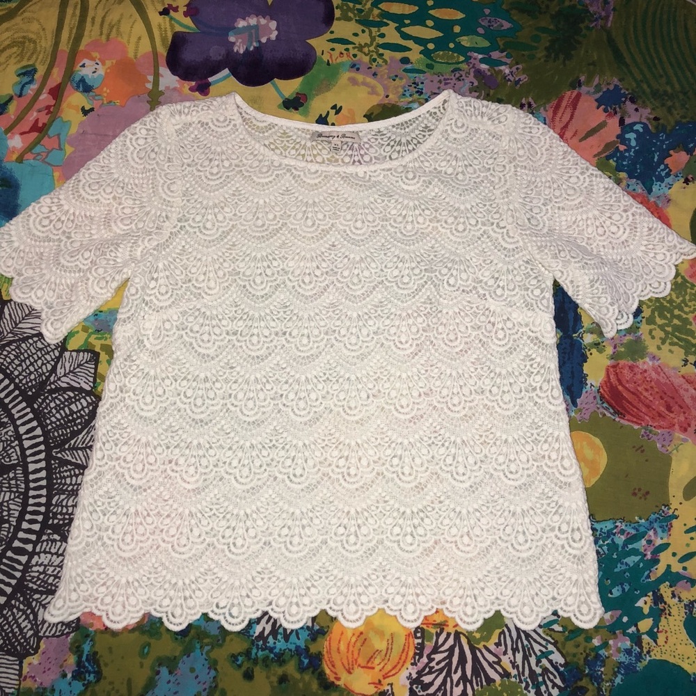 Cream/ white scalloped edge lace blouse
